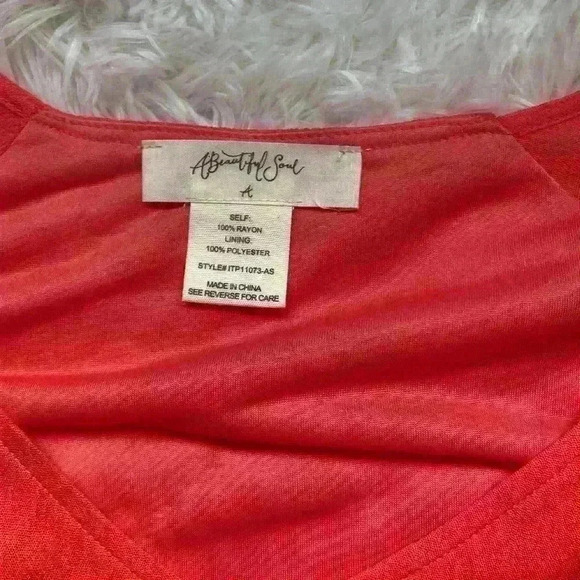 A Beautiful Soul coral flutter sleeve blouse. Plus, size. Size 1X. - Picture 3 of 5